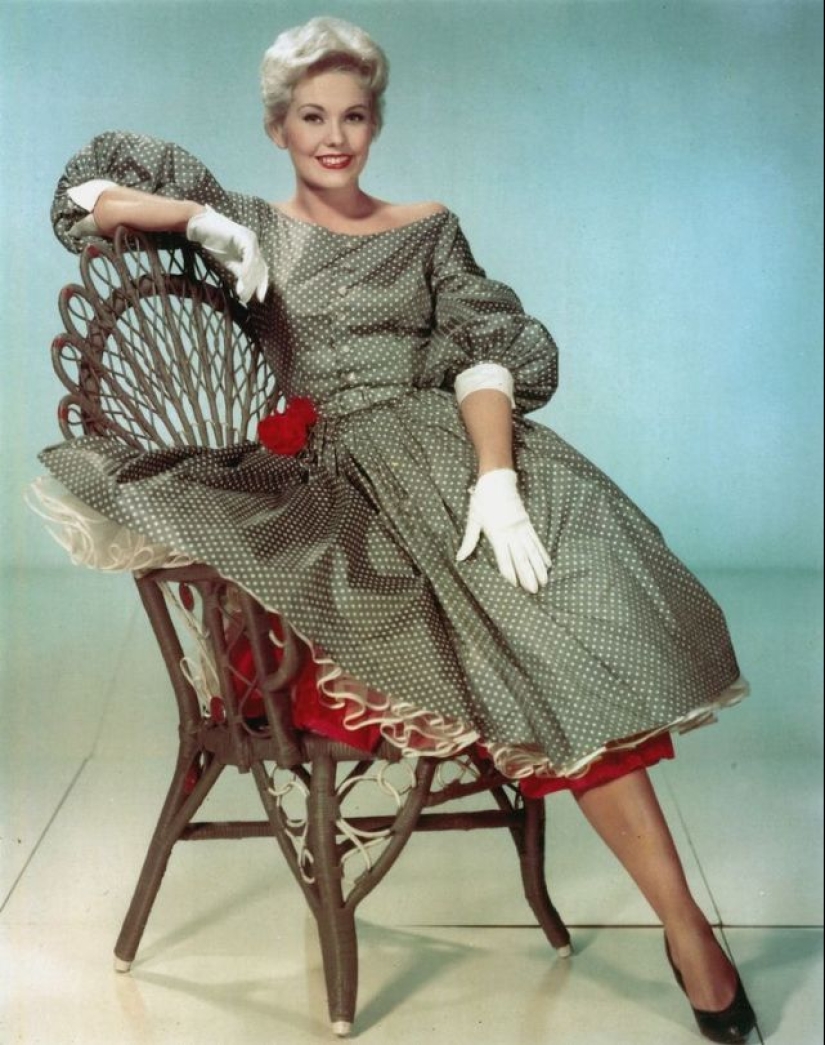 Los caballeros prefieren las rubias: 17 bellezas estrella de los años 50, por las que nuestros abuelos podían añorar Los caballeros prefieren las rubias: 17 bellezas estrella de los años 50, por las que nuestros abuelos podían añorar