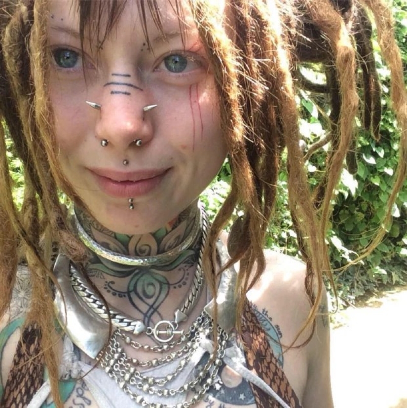 Los errores de la juventud: las tres mujeres Británicas se arrepentirá de lo que hizo tatuajes faciales, borracho y tontamente