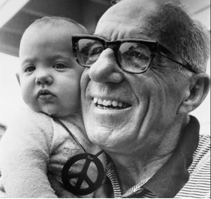 Los puntos más controvertidos del famoso libro de Benjamin Spock "El cuidado del bebé y del niño" Los puntos más controvertidos del famoso libro de Benjamin Spock "El cuidado del bebé y del niño"