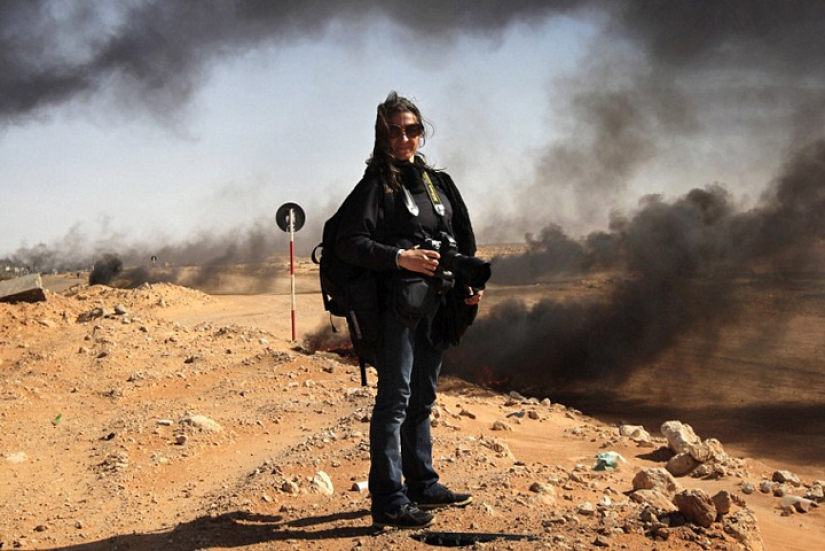 "Love + War" by photographer Lynsey Addario: A story about living and working alongside death "Love + War" by photographer Lynsey Addario: A story about living and working alongside death