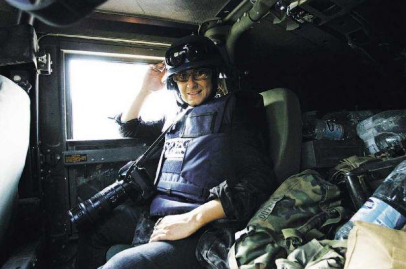 "Love + War" by photographer Lynsey Addario: A story about living and working alongside death "Love + War" by photographer Lynsey Addario: A story about living and working alongside death