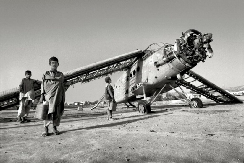 "Love + War" by photographer Lynsey Addario: A story about living and working alongside death "Love + War" by photographer Lynsey Addario: A story about living and working alongside death