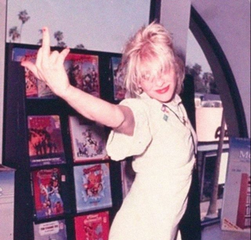 LSD at 6, striptease and theology: how was the youth of Courtney Love, the scandalous muse of Kurt Cobain