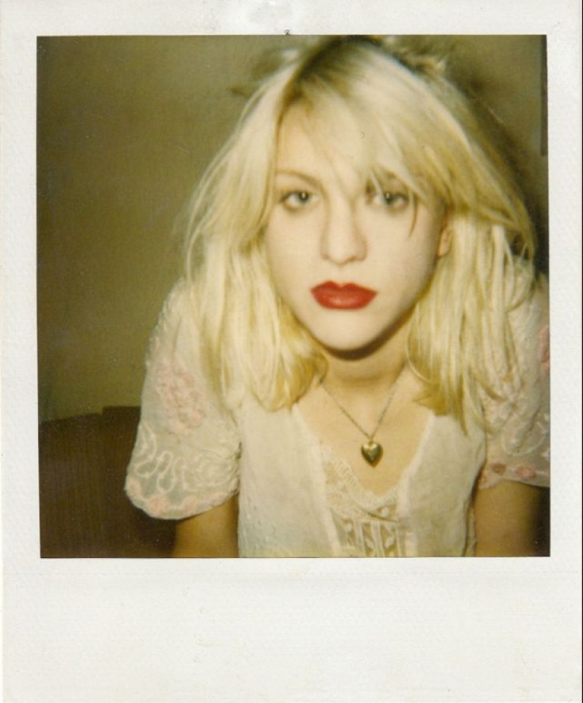 LSD at 6, striptease and theology: how was the youth of Courtney Love, the scandalous muse of Kurt Cobain