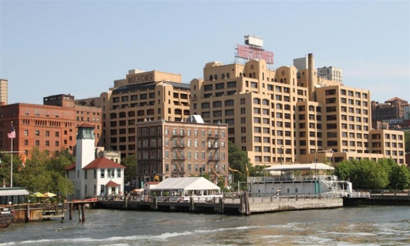 Luxurious life at the top of the "Watchtower", or what Jehovah's Witnesses are silent about