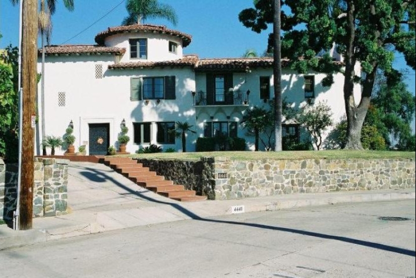 Luxurious life at the top of the "Watchtower", or what Jehovah's Witnesses are silent about