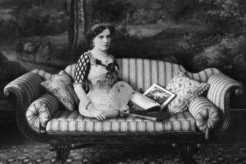 Mademoiselle Gabriel: la historia de una encantadora “mitad mujer” Mademoiselle Gabriel: la historia de una encantadora “mitad mujer”