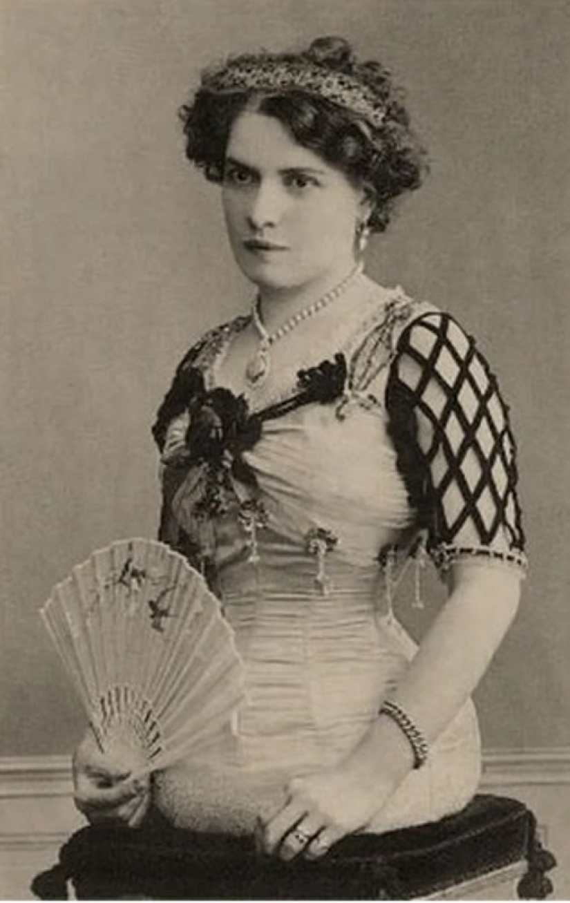 Mademoiselle Gabriel: la historia de una encantadora “mitad mujer” Mademoiselle Gabriel: la historia de una encantadora “mitad mujer”