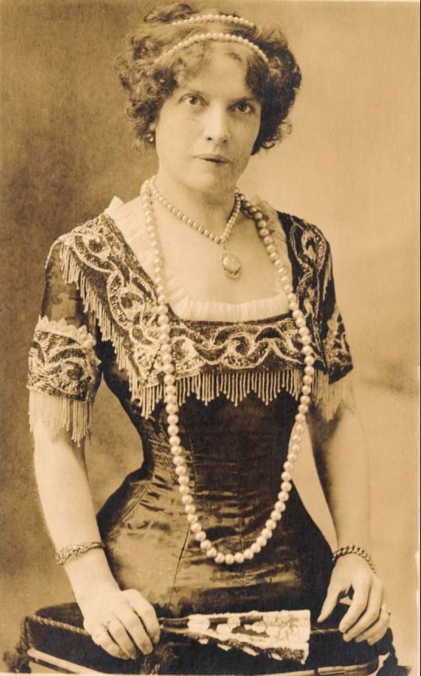 Mademoiselle Gabriel: the story of a charming “half-woman”