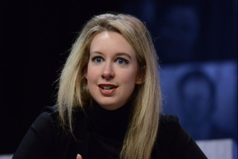 "Mala sangre" , o cómo Elizabeth Holmes estafó al mundo entero alrededor de su dedo