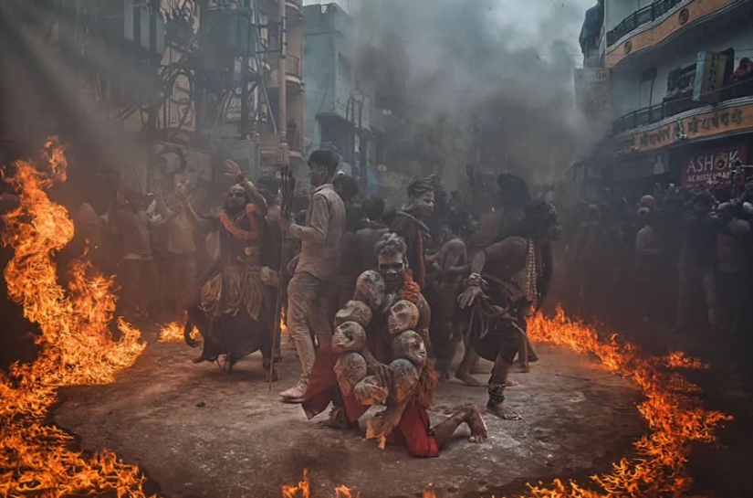 Masan Holi en Varanasi: el fotógrafo Shounak Pal captura la sagrada celebración de las cenizas y el renacimiento.