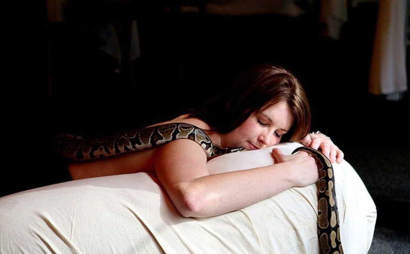 Massage with snakes Massage with snakes