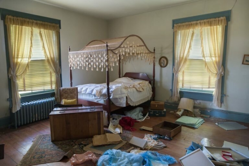 Master shooting abandoned locations Brian Sansivero entered the house of doctor Master shooting abandoned locations Brian Sansivero entered the house of doctor