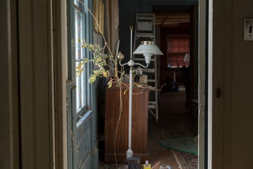 Master shooting abandoned locations Brian Sansivero entered the house of doctor Master shooting abandoned locations Brian Sansivero entered the house of doctor