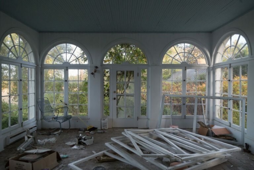 Master shooting abandoned locations Brian Sansivero entered the house of doctor Master shooting abandoned locations Brian Sansivero entered the house of doctor