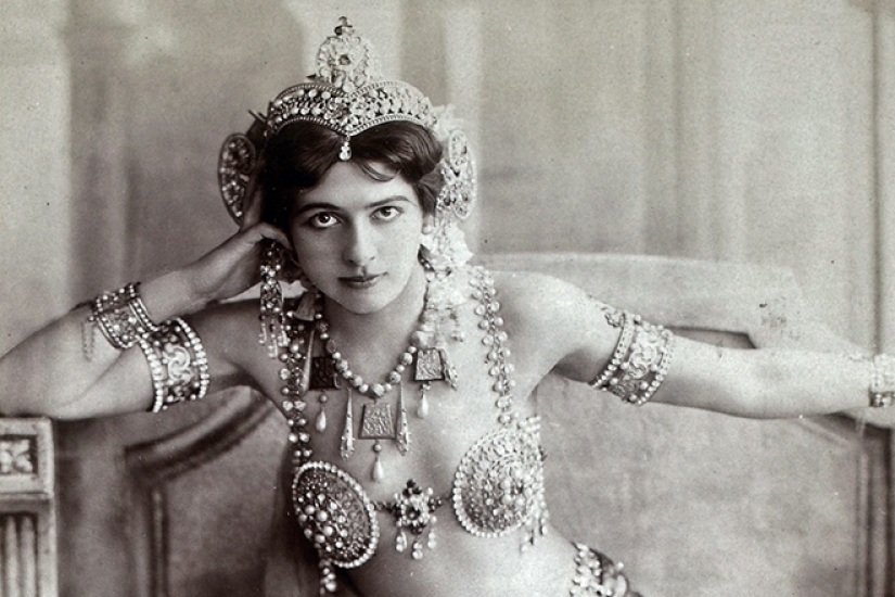 Mata Hari and other sex front fighters who caused political scandals