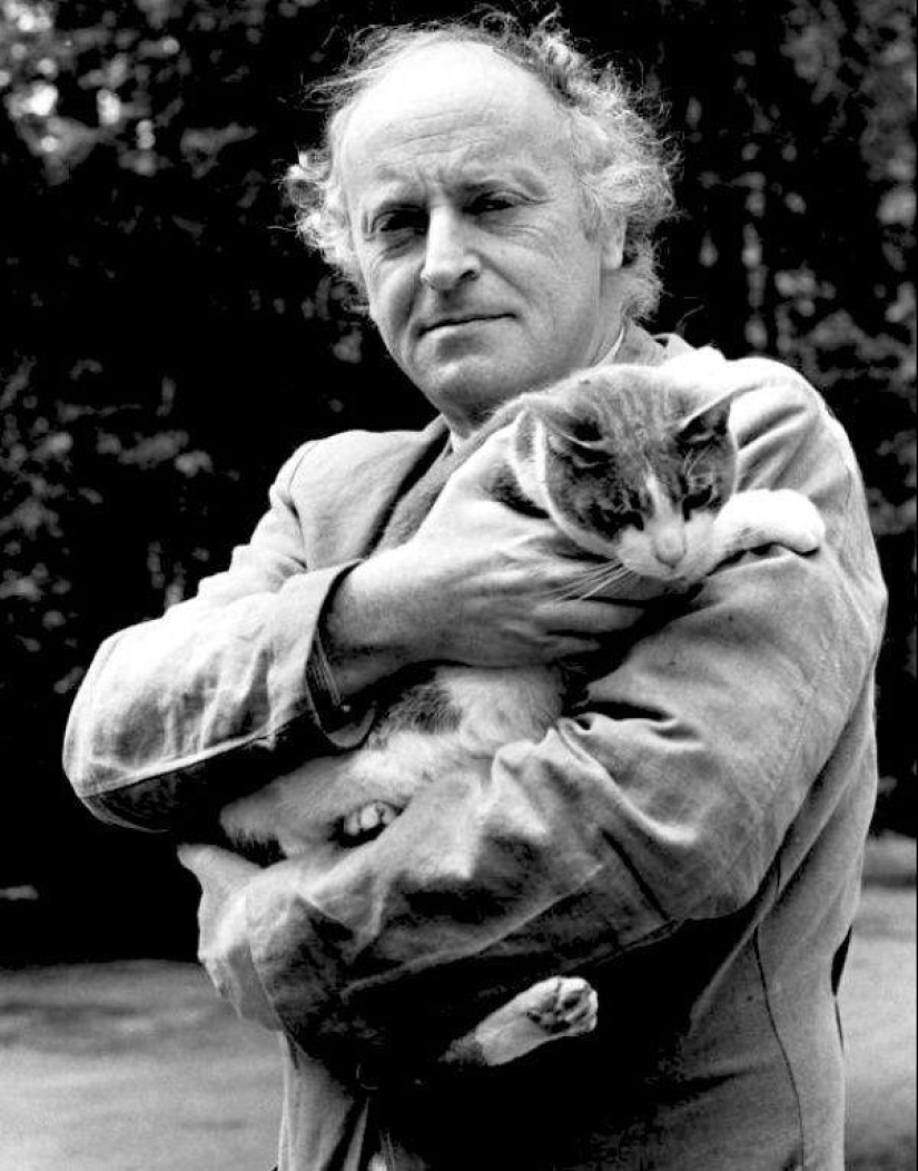 Maxim Gorky con una escoba y otros escritores, como usted no los ha visto Maxim Gorky con una escoba y otros escritores, como usted no los ha visto