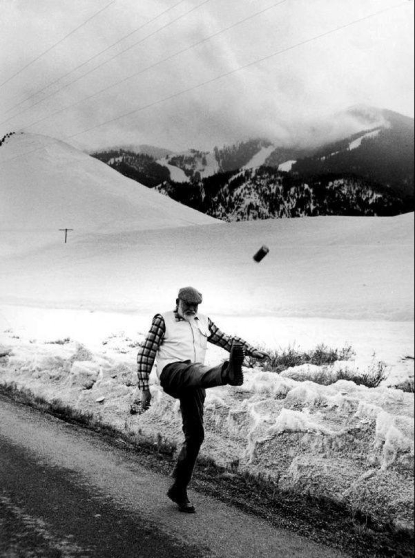 Maxim Gorky con una escoba y otros escritores, como usted no los ha visto Maxim Gorky con una escoba y otros escritores, como usted no los ha visto