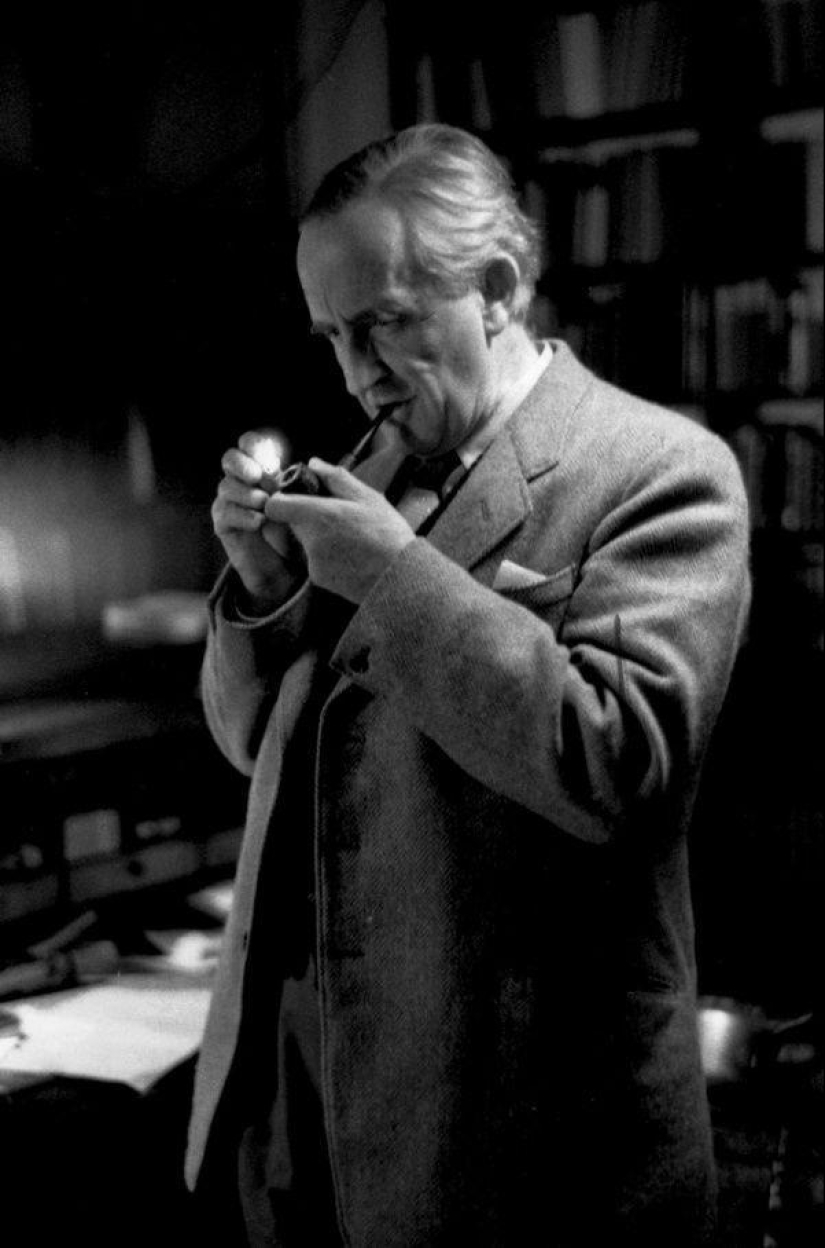 Maxim Gorky con una escoba y otros escritores, como usted no los ha visto Maxim Gorky con una escoba y otros escritores, como usted no los ha visto