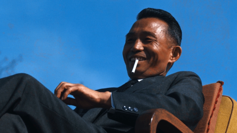 Medidas de la longitud de las faldas, cortes de pelo forzados y "jaulas de la vergüenza": la vida cotidiana en Corea del Sur en los años 70 Medidas de la longitud de las faldas, cortes de pelo forzados y "jaulas de la vergüenza": la vida cotidiana en Corea del Sur en los años 70