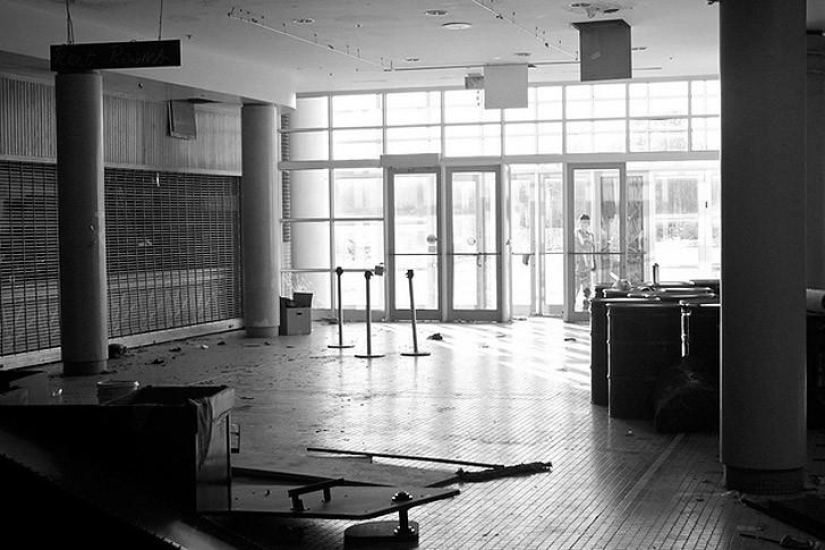 Megacentros comerciales abandonados en Estados Unidos. La decadencia del capitalismo Megacentros comerciales abandonados en Estados Unidos. La decadencia del capitalismo