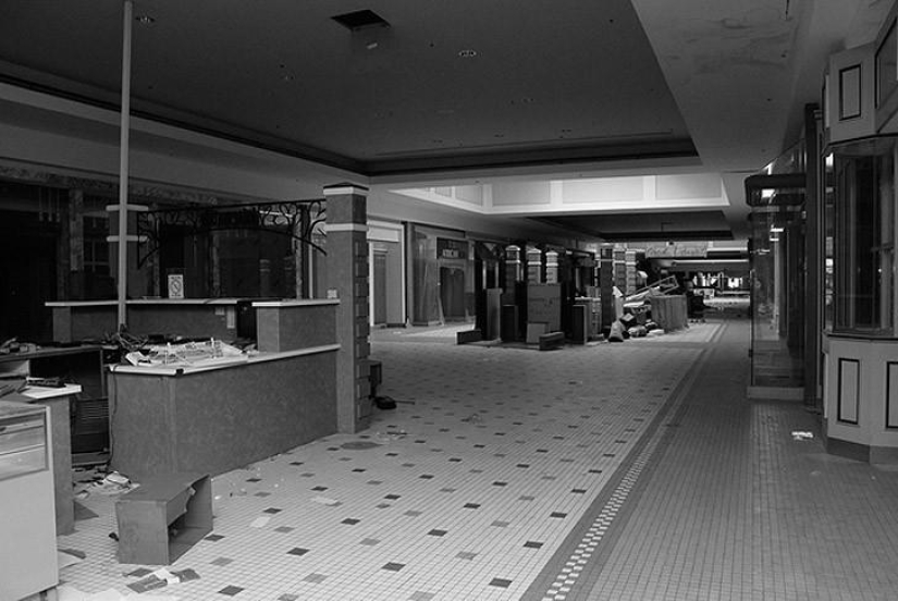 Megacentros comerciales abandonados en Estados Unidos. La decadencia del capitalismo Megacentros comerciales abandonados en Estados Unidos. La decadencia del capitalismo