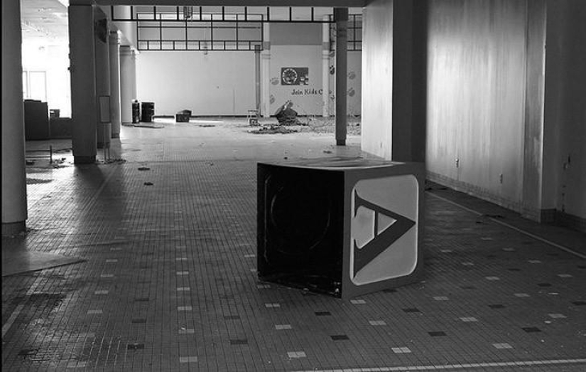Megacentros comerciales abandonados en Estados Unidos. La decadencia del capitalismo Megacentros comerciales abandonados en Estados Unidos. La decadencia del capitalismo