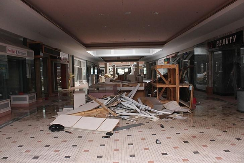 Megacentros comerciales abandonados en Estados Unidos. La decadencia del capitalismo Megacentros comerciales abandonados en Estados Unidos. La decadencia del capitalismo