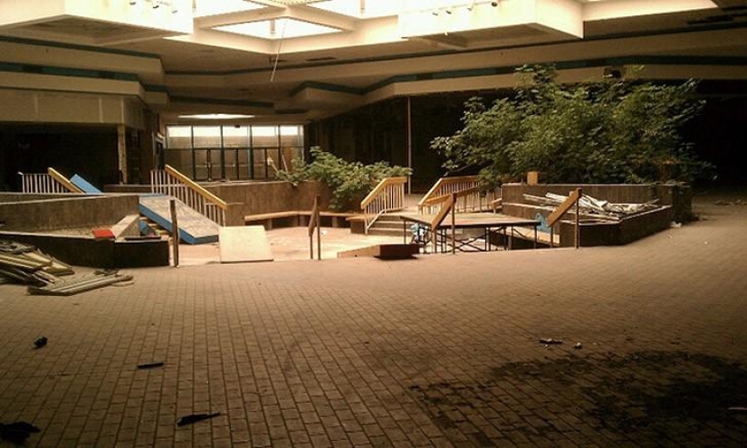 Megacentros comerciales abandonados en Estados Unidos. La decadencia del capitalismo Megacentros comerciales abandonados en Estados Unidos. La decadencia del capitalismo