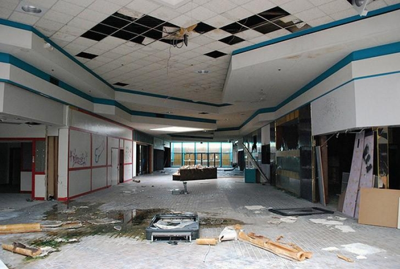 Megacentros comerciales abandonados en Estados Unidos. La decadencia del capitalismo Megacentros comerciales abandonados en Estados Unidos. La decadencia del capitalismo