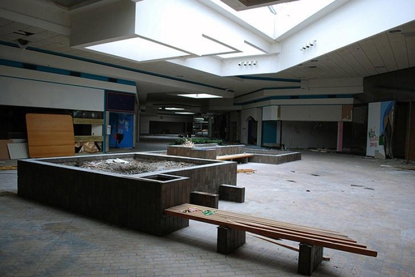 Megacentros comerciales abandonados en Estados Unidos. La decadencia del capitalismo Megacentros comerciales abandonados en Estados Unidos. La decadencia del capitalismo