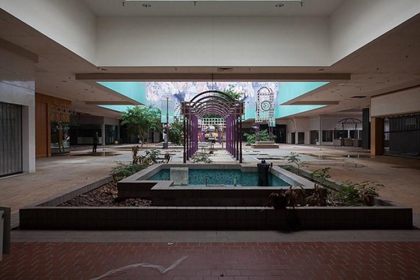 Megacentros comerciales abandonados en Estados Unidos. La decadencia del capitalismo Megacentros comerciales abandonados en Estados Unidos. La decadencia del capitalismo