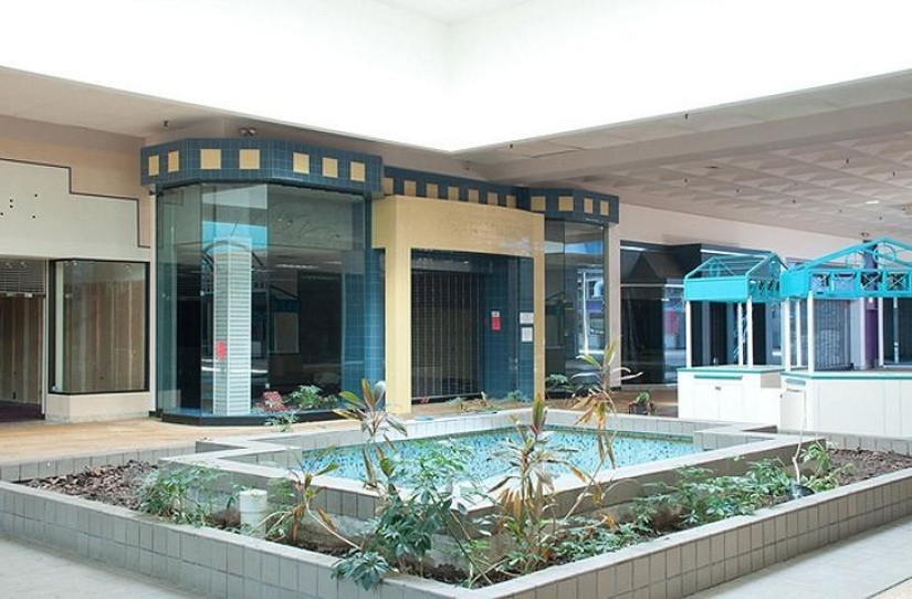 Megacentros comerciales abandonados en Estados Unidos. La decadencia del capitalismo Megacentros comerciales abandonados en Estados Unidos. La decadencia del capitalismo