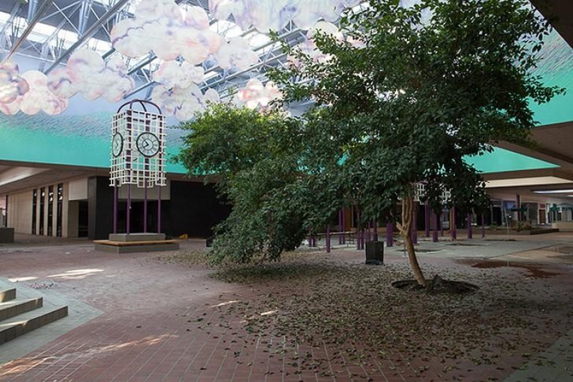 Megacentros comerciales abandonados en Estados Unidos. La decadencia del capitalismo Megacentros comerciales abandonados en Estados Unidos. La decadencia del capitalismo