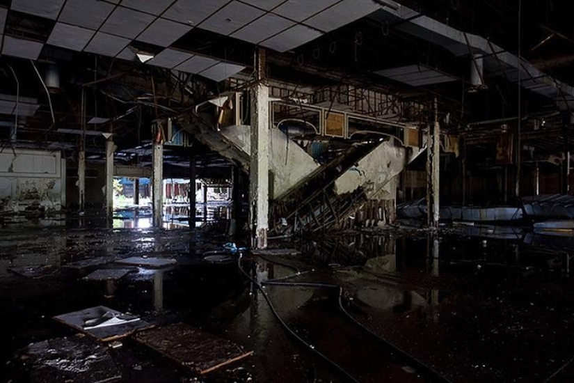 Megacentros comerciales abandonados en Estados Unidos. La decadencia del capitalismo Megacentros comerciales abandonados en Estados Unidos. La decadencia del capitalismo