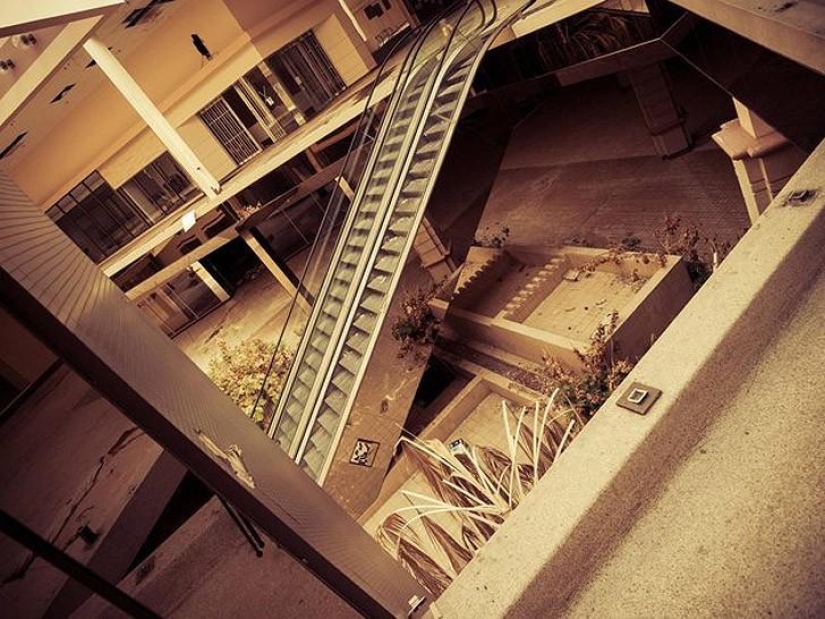 Megacentros comerciales abandonados en Estados Unidos. La decadencia del capitalismo Megacentros comerciales abandonados en Estados Unidos. La decadencia del capitalismo