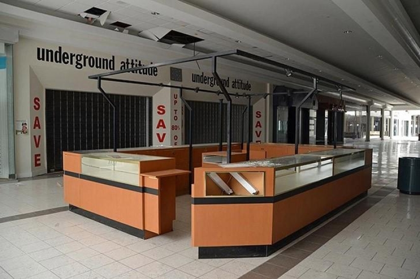 Megacentros comerciales abandonados en Estados Unidos. La decadencia del capitalismo Megacentros comerciales abandonados en Estados Unidos. La decadencia del capitalismo