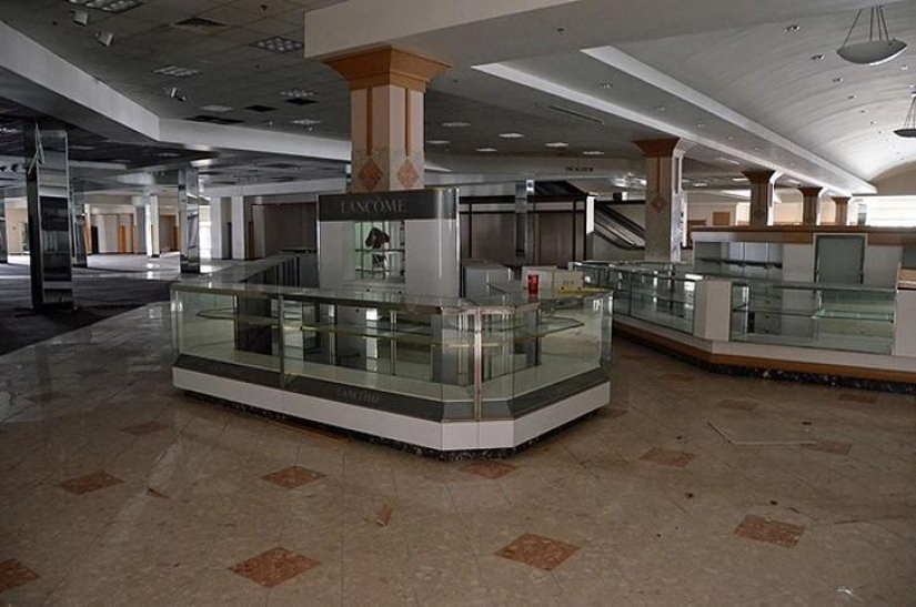 Megacentros comerciales abandonados en Estados Unidos. La decadencia del capitalismo Megacentros comerciales abandonados en Estados Unidos. La decadencia del capitalismo
