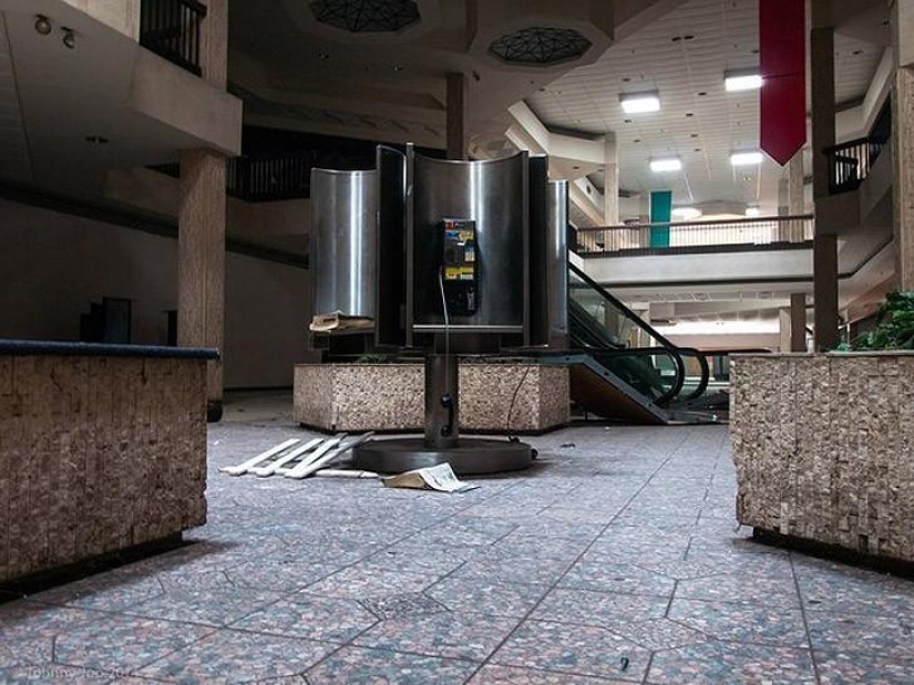 Megacentros comerciales abandonados en Estados Unidos. La decadencia del capitalismo Megacentros comerciales abandonados en Estados Unidos. La decadencia del capitalismo