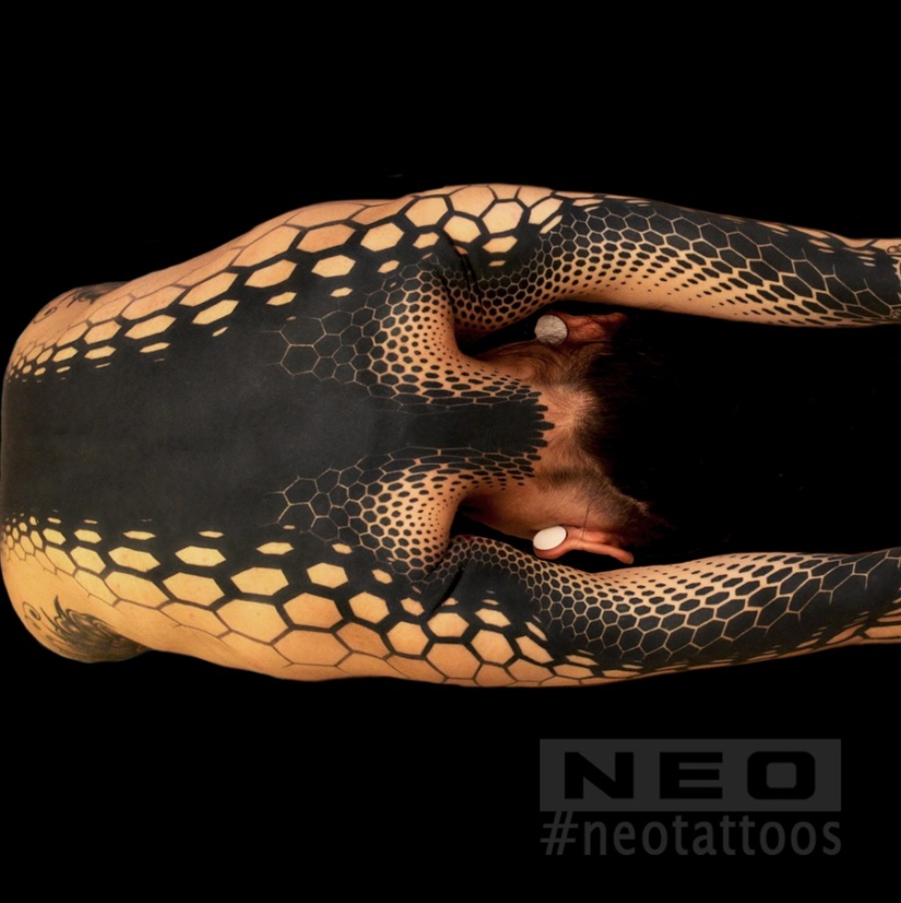 Men in black: una nueva tendencia de tatuajes en Singapur Men in black: una nueva tendencia de tatuajes en Singapur