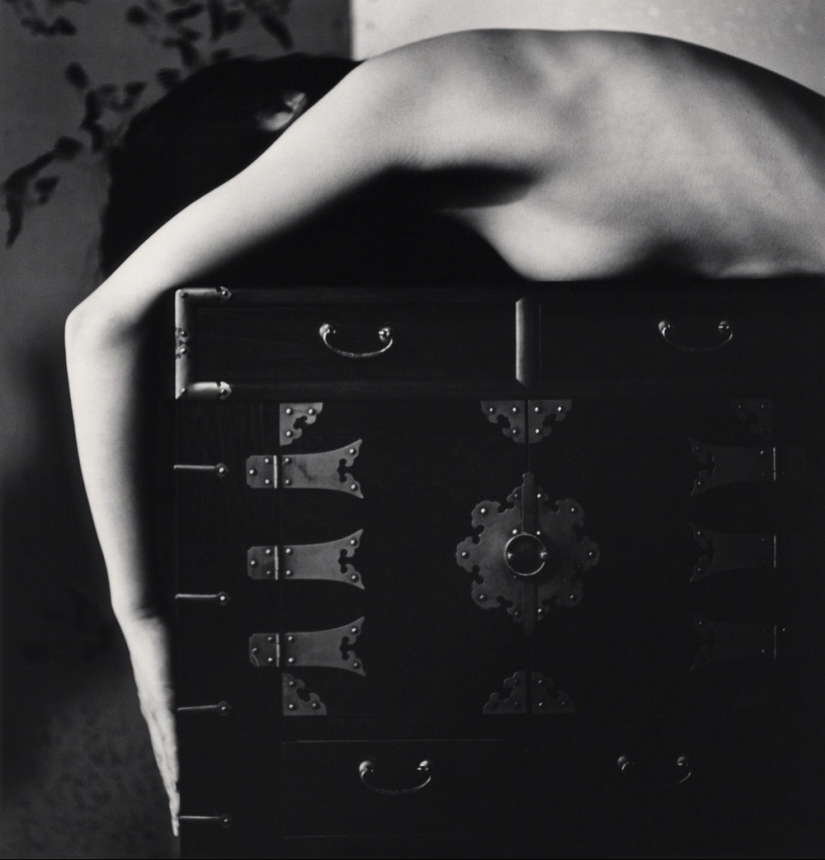 Michael Kenna's photo project "Rafu": female nude in the style of Japanese haiku