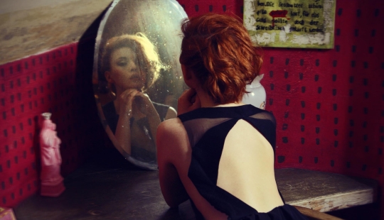 ¿Miente el espejo? Cómo nos vemos de verdad ¿Miente el espejo? Cómo nos vemos de verdad