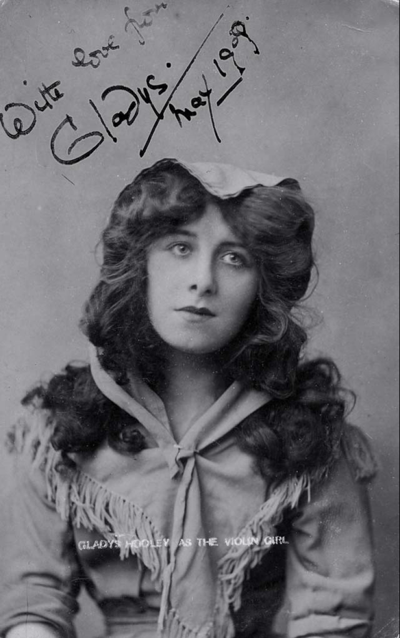 Moments of the past: how did a young lady of 100 years ago Moments of the past: how did a young lady of 100 years ago