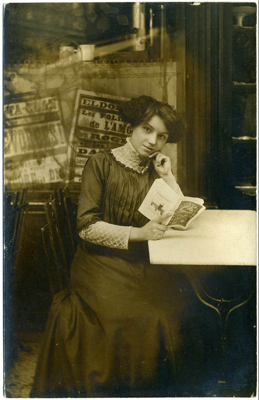 Moments of the past: how did a young lady of 100 years ago Moments of the past: how did a young lady of 100 years ago