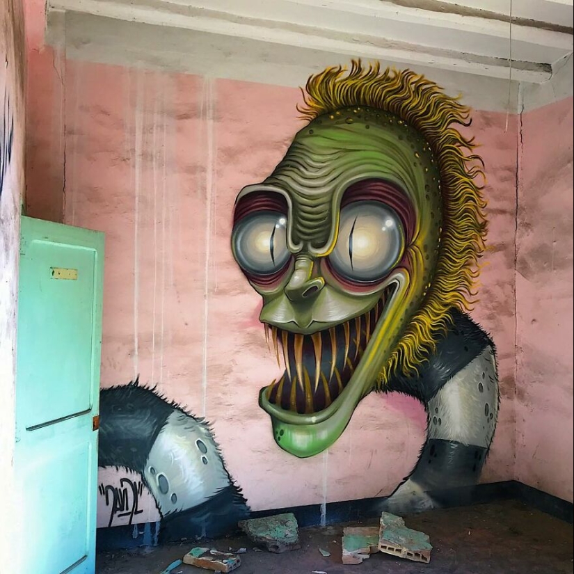Monstruos Dentudos de David Lozano Inscritos en Interiores Abandonados Monstruos Dentudos de David Lozano Inscritos en Interiores Abandonados