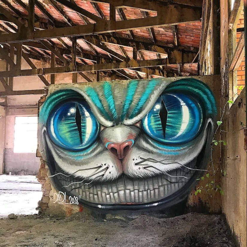 Monstruos Dentudos de David Lozano Inscritos en Interiores Abandonados Monstruos Dentudos de David Lozano Inscritos en Interiores Abandonados