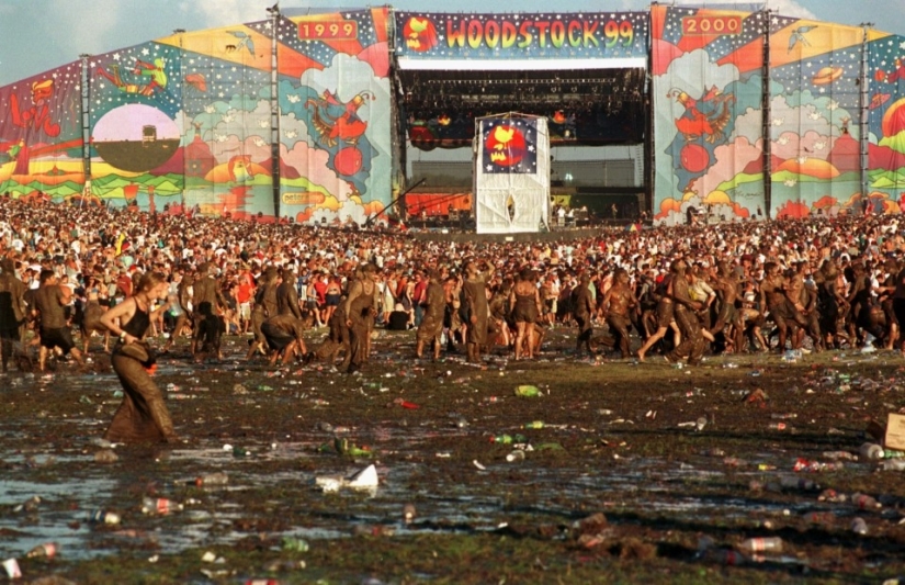 Moshpit, fuego y hedor: cómo se celebró el Festival de Woodstock en 1999