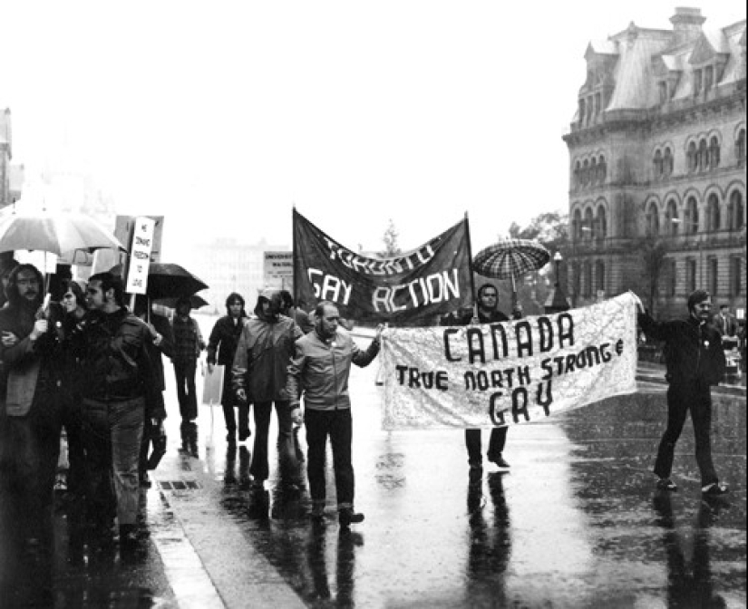 "Máquina de frutas" para gays y otras teorías de conspiración que resultaron ser pura verdad