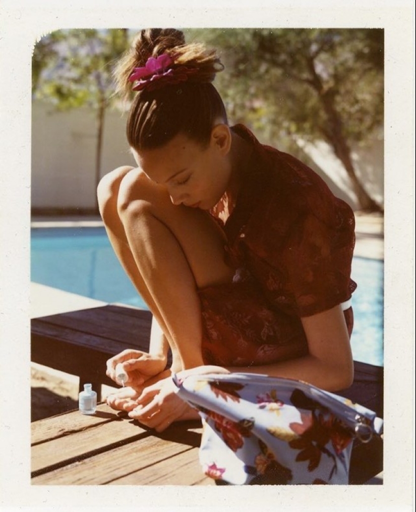 Mujeres en polaroids atmosféricas de la década de 1990 Mujeres en polaroids atmosféricas de la década de 1990