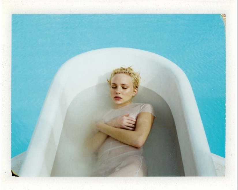 Mujeres en polaroids atmosféricas de la década de 1990 Mujeres en polaroids atmosféricas de la década de 1990